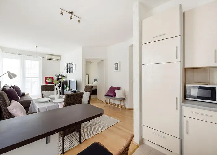 Bright And With Balcony דירה בודפשט