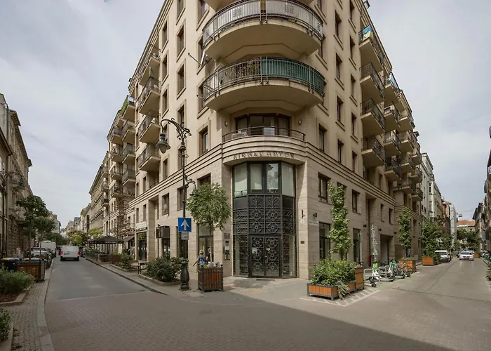 Bright And With Balcony شقة